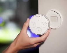 Der Philips Hue Tap Schalter arbeitet kinetisch und benötigt daher weder Kabel noch Batterien