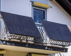 800 Watt Balkonkraftwerke bestehen meist aus zwei Solarmodulen
