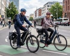 Trekking und City E-Bikes liegen voll im Trend und die Auswahl ist groß. Dieser Ratgeber bringt Licht ins Dunkel.