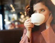 Kaffee trinken verbinden viele Menschen mit Entspannung und Genuss