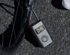 Die elektrische Fahrradpumpe von Xiaomi pumpt einen Fahrradreifen in nur wenigen Minuten auf