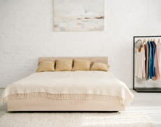 Bett im Schlafzimmer