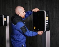 Elektro-Fahrzeuge lassen sich mit reev intelligenter und effektiver laden.