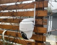 Die Reolink Argus PT Ultra kann dank solarbetrieb überall platziert werden. Wir verraten wie sie sich im Test geschalgen hat