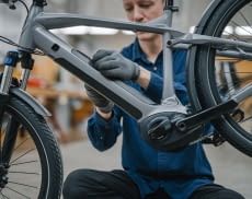 Günstig aber auch gut? Wir beantworten alle wichtigen Fragen rund um das Thema refurbished E-Bikes.