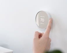 Dieses Thermostat ist manuell, per App oder Sprache bedienbar