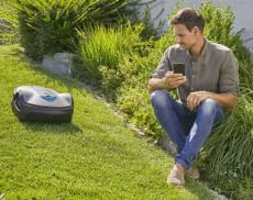 Smarte GARDENA SILENO Mähroboter lassen sich bequem per App steuern und verwalten