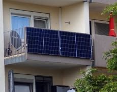 Wir stellen passende Mini-Solaranlagen für Beton-Balkone vor