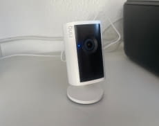 Die Ring Indoor Cam ist eine günstige Möglichkeit das Heim zu überwachen, aber überzeugt die Kamera auch im Test?