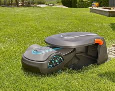 Einige Mähroboter Garagen sind sehr kompakt gebaut, wie dieses GARDENA Modell