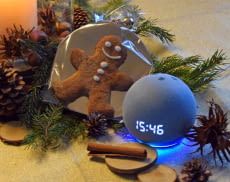 Alexa Lautsprecher spielen auf Zuruf Weihnachtssongs