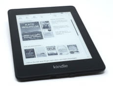 Das Kindle Paperwhite (10. Gen.) überzeugte im Test. Das 6 Zoll-Display ist entspiegelt und bietet ein helles, einstellbares Frontlicht