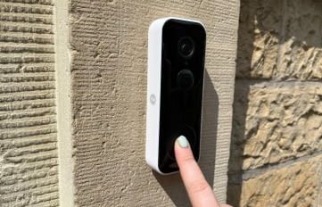 Die Yale Smart Video Doorbell im modernen Design