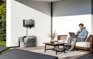 Das Power Dock wird oberhalb der SOLIX Speichermodule montiert