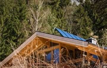 Auch kleine Gebäude eignen sich für Solarpanele