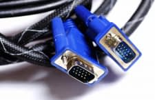 VGA Kabel verbinden z.B. Laptop und Beamer miteinander