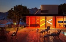 Kreative Lichtgestaltung: Die Leuchtpanele des Nanoleaf Aurora Smarter Kits lassen sich beliebig arrangieren