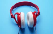 Amazon Music Unlimited bietet mehr als nur Musik, sondern auch Bundesliga Live-Übertragungen, Podcasts oder Hörspiele