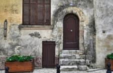 Eine tolle Tür, aber leider nicht sicher genug. Moderne Zeiten erfordern auch moderne Lösungen im Bereich der Sicherheit.