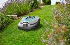 Sorgt für perfekten Rasen und neidische Blicke von den Nachbarn: Mähroboter GARDENA smart SILENO+ Set