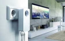 Auf der IFA 2017 präsentiert devolo auch die Powerline dLAN 1200 Triple-Steckdose