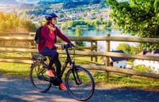 Immer mehr Menschen entdecken die Vorzüge von E-Bikes für sich