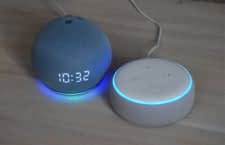 Echo Dots im großen Generations Vergleich zwischen Echo Dot 3 und Echo Dot 4