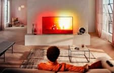 Bietet ein einzigartiges Film- und Serienerlebnis - der 43 Zoll AmbilightTV 43PUS7805/12 von Philips