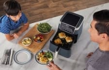 Eine Heißluftfritteuse kann viele verschiedene Gerichte zubereiten