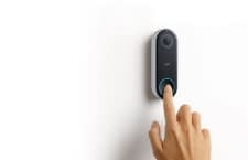Die smarte Türklingel Nest Hello sieht gut aus und verfügt über eine Personenerkennung
