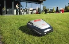 Der Robolinho 110 Mähroboter bewältigt Steigungen bis 35 Prozent