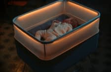Fahrgeräusche des Elternautos, per App imitiert, wiegen jedes Baby in den Schlaf