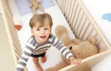Ein Babyphone informiert die Eltern, wenn der Nachwuchs aufgewacht ist