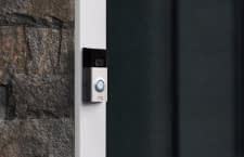 Die ring Video Doorbell bewacht rundum die Uhr die Haustür
