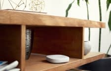 Dank schickem Design integriert sich der Samsungs Connect Home WLAN-Mesh-Router dezent in die Wohnlandschaft