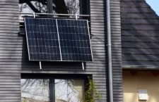 Balkonkraftwerke können sehr klein oder auch überraschend groß sein