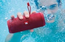 Die Wasserfeste Bluetooth-Box JBL Flip 4 gibt es aktuell rund 50 Prozent günstiger