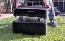 Die Venus D Haupteinheit (oben) muss mit einem Zusatzakku kombiniert werden