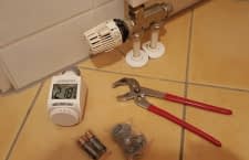 Die Installation des Thermostats im Smart Home-System von SmartService ist einfach