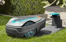 Der GARDENA SILENO city für 250 Quadratmeter Arbeitsflächen zurück in der Ladestation