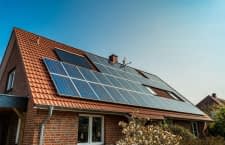 Wir erklären, was bei der Aufstellung von Photovoltaik für Einfamilienhäuser zu beachten ist.