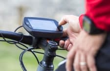Ein Fahrradcomputer erteilt Auskunft über Geschwindigkeit, Streckenlänge und vieles mehr