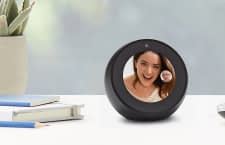 Amazon Echo Spot: Wer den weißen Echo Spot vorbestellt hat muss noch etwas Geduld mitbringen
