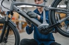 Günstig aber auch gut? Wir beantworten alle wichtigen Fragen rund um das Thema refurbished E-Bikes.