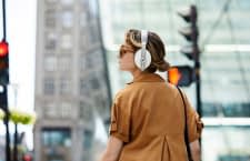 Mit einem Over-Ear-Kopfhörer können Nutzer in tolle Klangwelten eintauchen