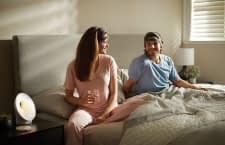 Ungestört durschlafen: Mit dem Philips SmartSleep Stirnband funktioniert das hoffentlich bald viel besser
