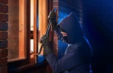 Viele Einbrecher verschaffen sich über das Fenster Zutritt in Wohnungen und Häuser