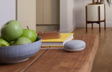 Im Inneren des Google Home Mini arbeitet die Künstliche Intelligenz Google Assistant