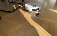Unsere Saugroboter Tests finden immer auch auf Holzböden und Parkett statt