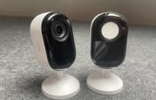 Wir haben das 2-er Set der Arlo Essential 3 2K Indoor Überwachungskamera getestet